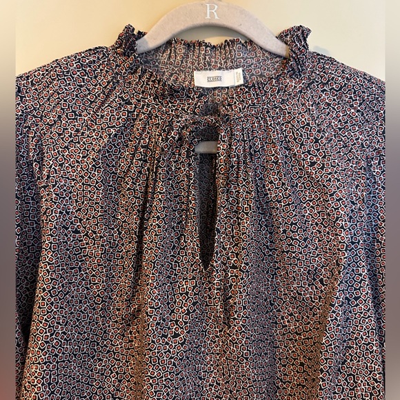 CLOSED Scarlett women’s XS Blouse.  RED pattern. Pretty collar. Excellent Cond. - Picture 2 of 8